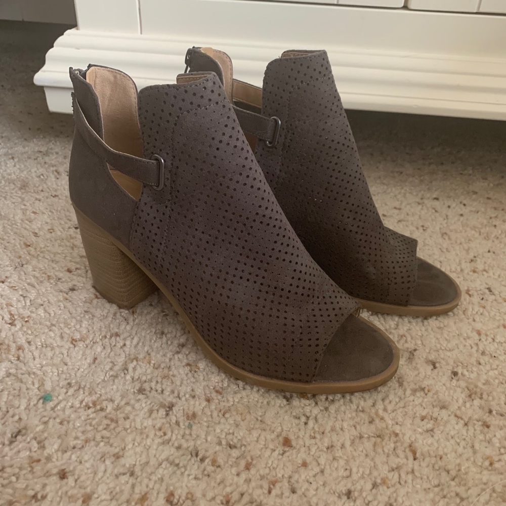 Express brown heeled open-toe booties 9 (US)